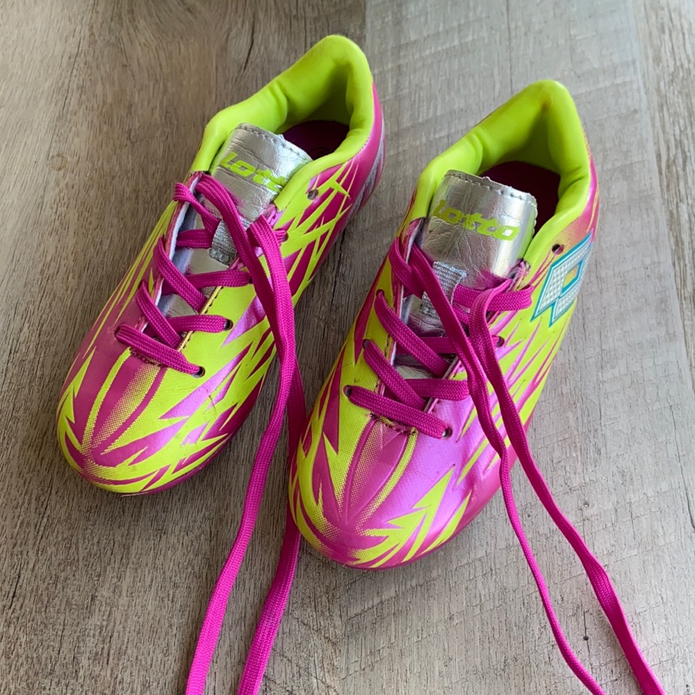 Lotto Soccer Cleats Pink & Neon Yellow size 9
